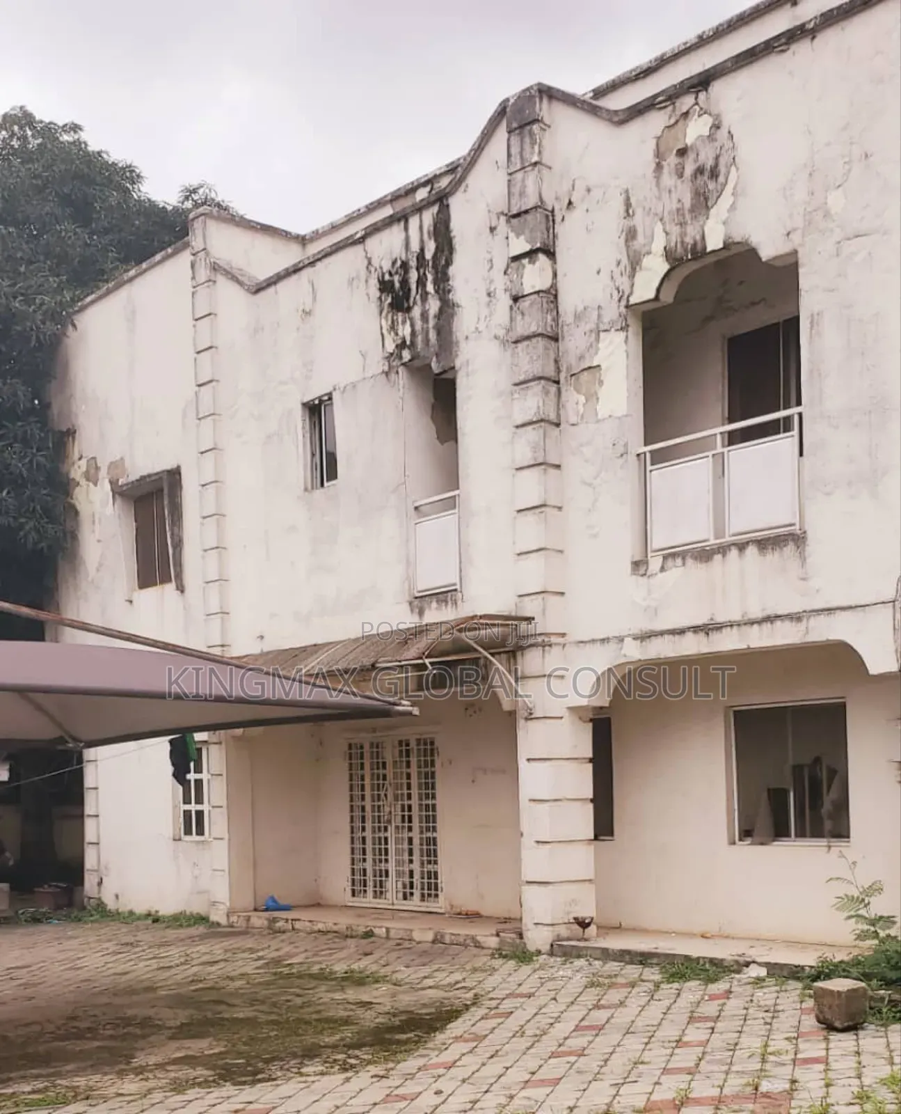An Old Demolishable Structure Within a Highly Sought : Size 980sqm in Maitama