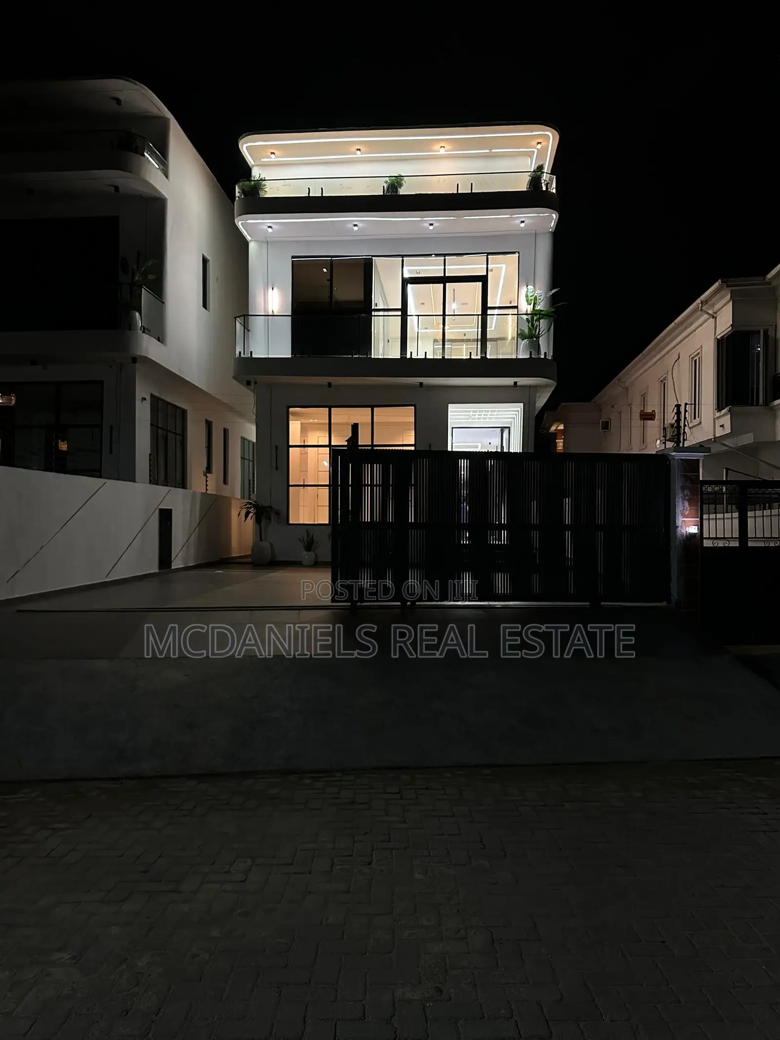 Furnished 5bdrm Duplex in Chevron for sale in Chevron