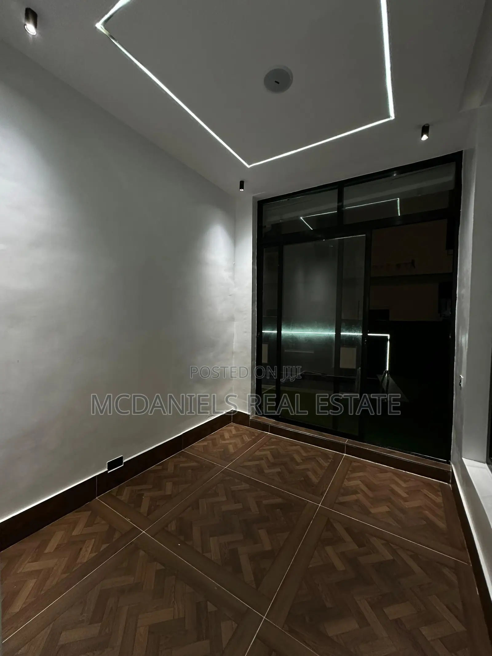 Furnished 5bdrm Duplex in Chevron for sale in Chevron