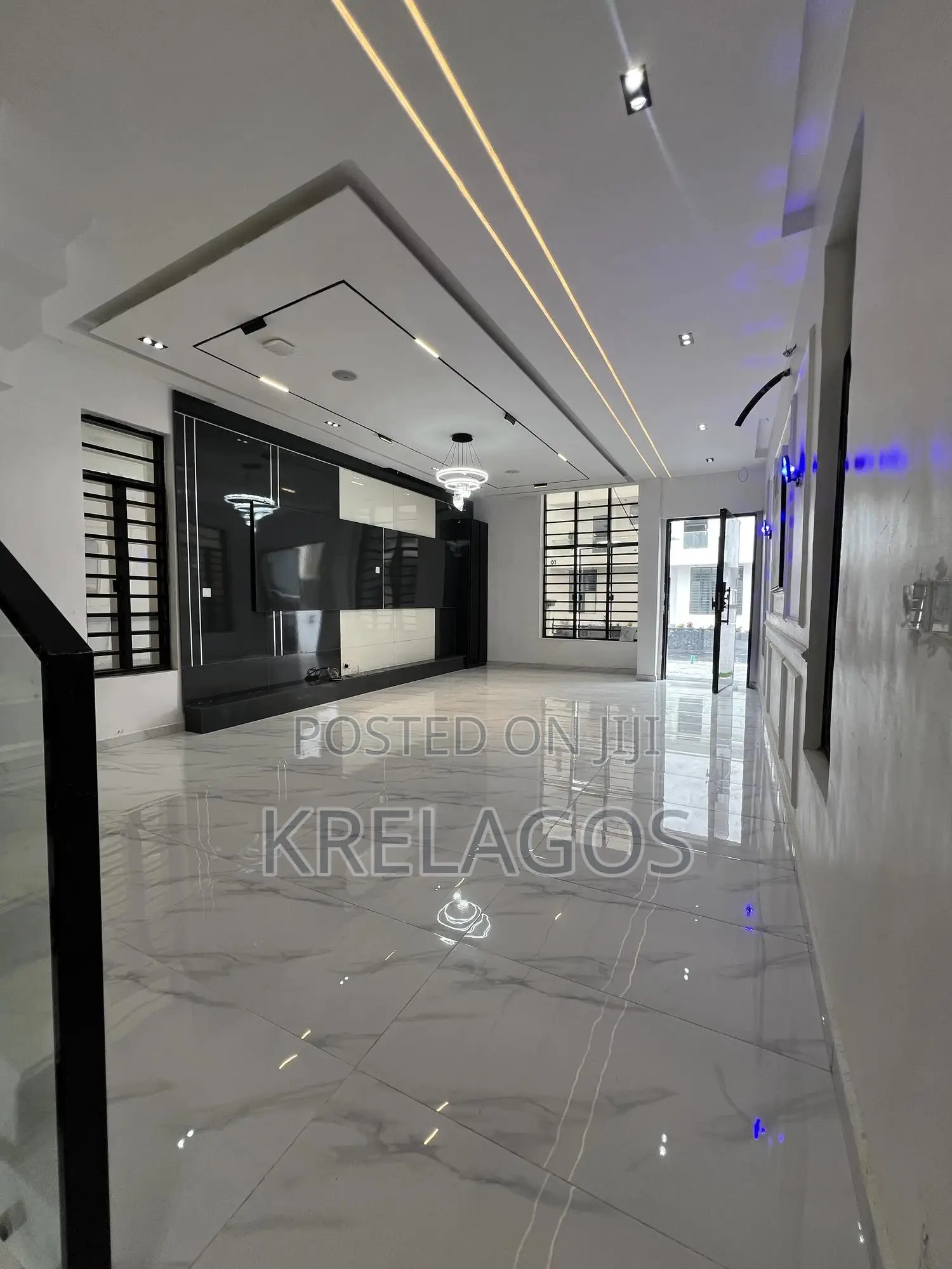 5bdrm Duplex in Chevron for sale in Chevron