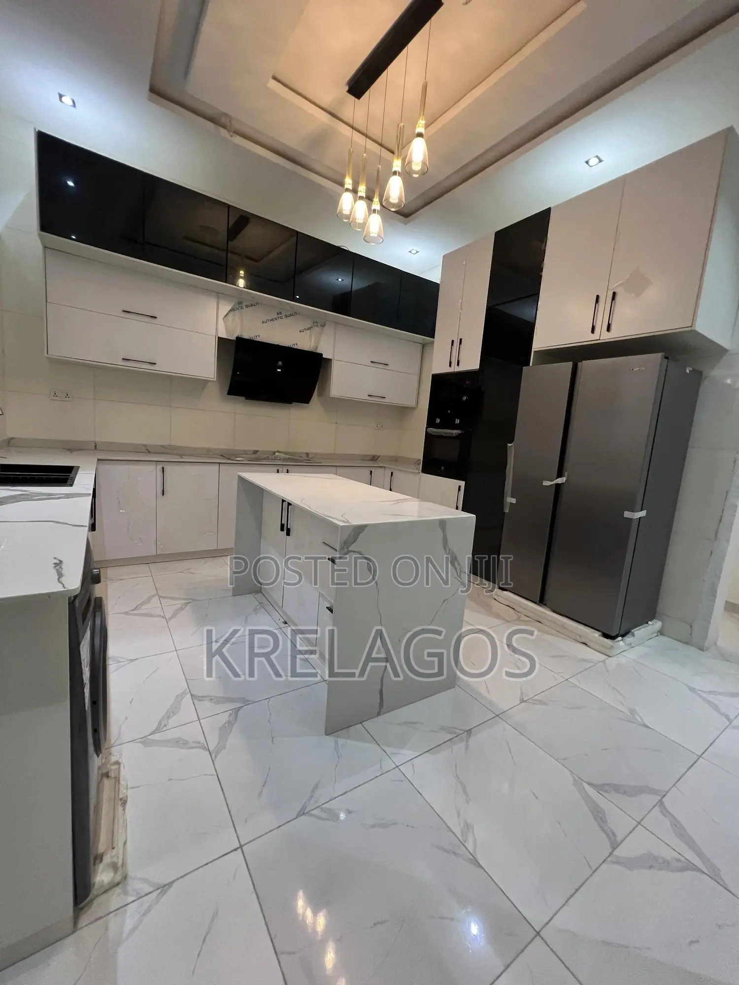 5bdrm Duplex in Chevron for sale in Chevron
