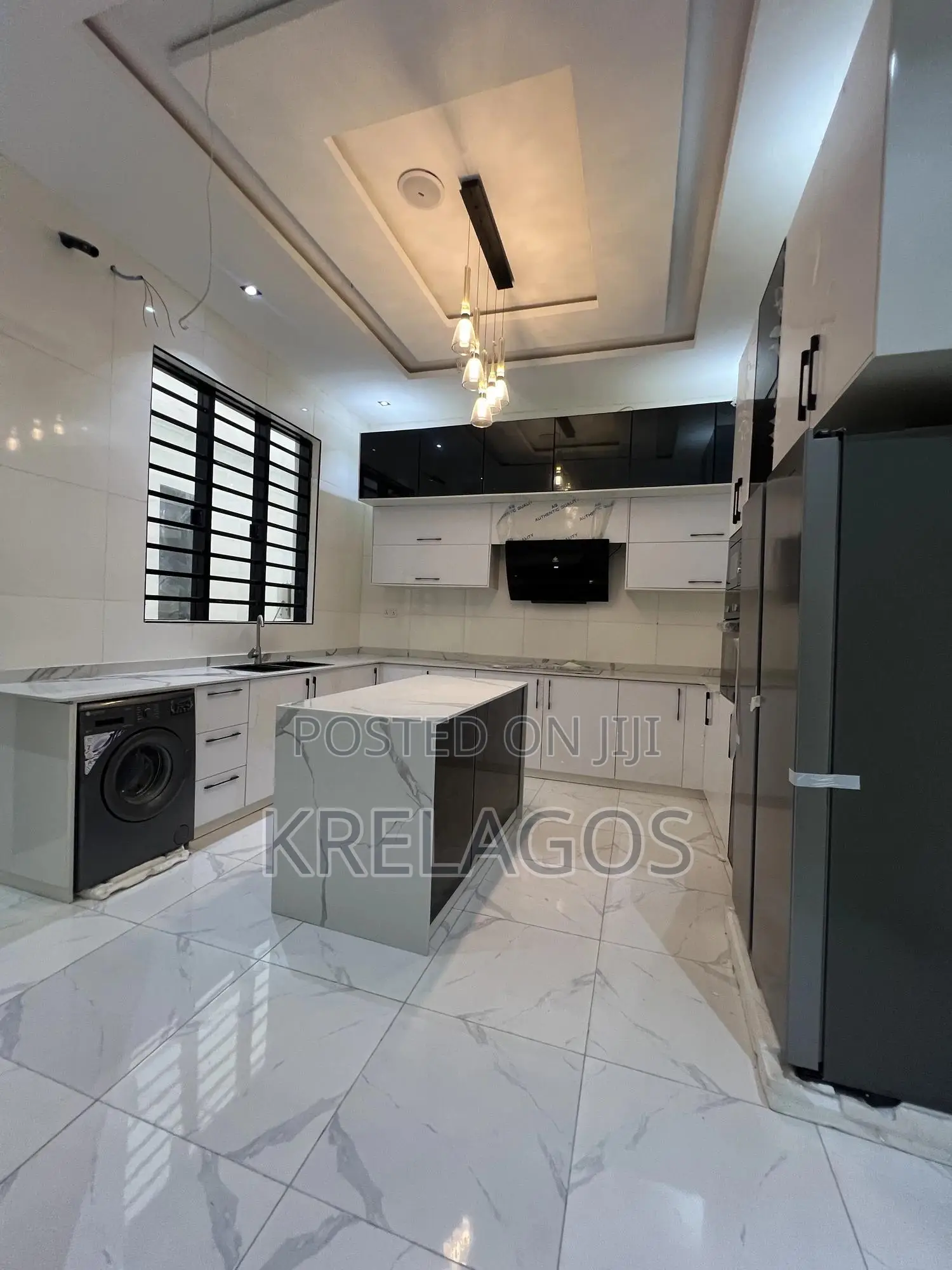 5bdrm Duplex in Chevron for sale in Chevron