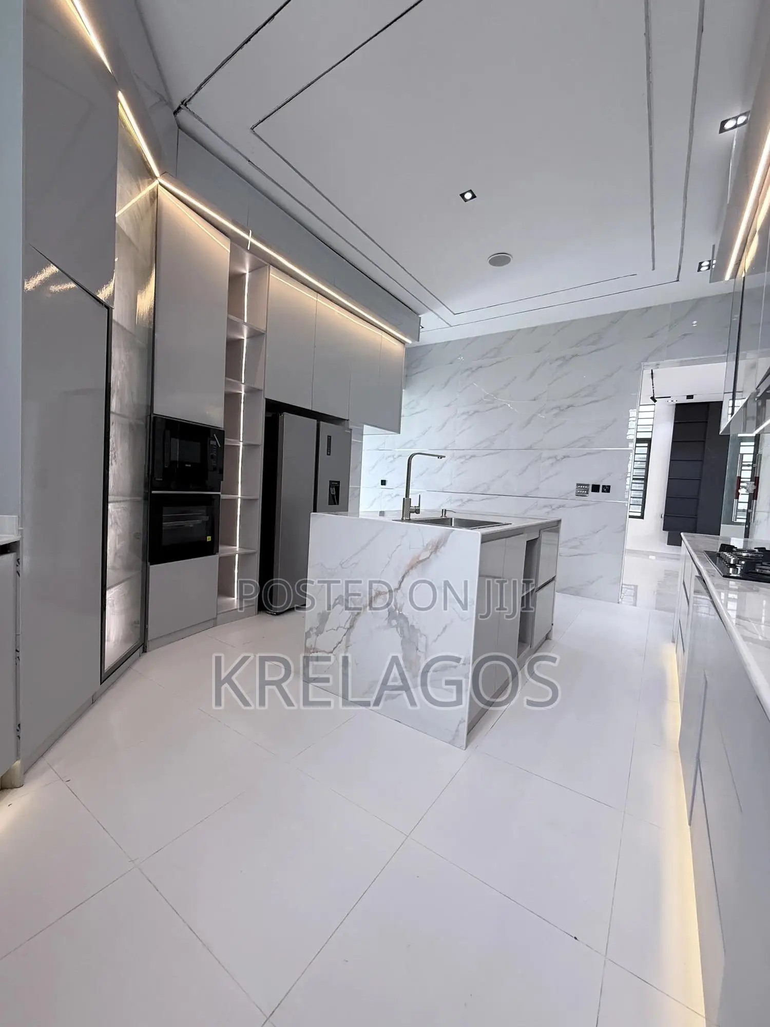 5bdrm Duplex in Chevron for sale in Chevron