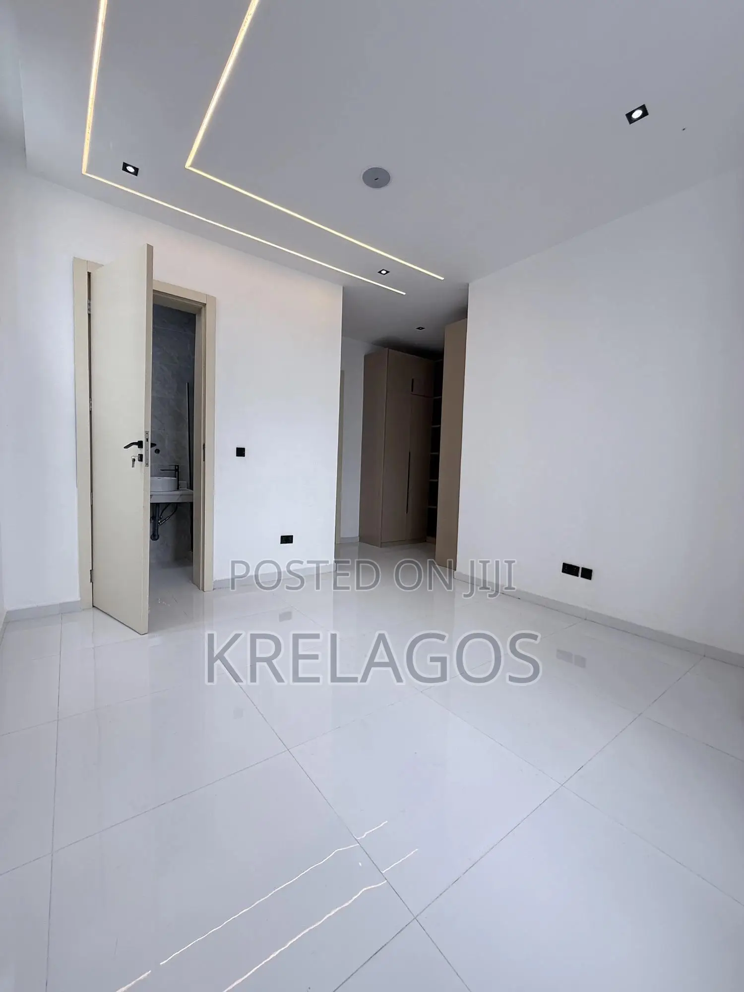 5bdrm Duplex in Chevron for sale in Chevron