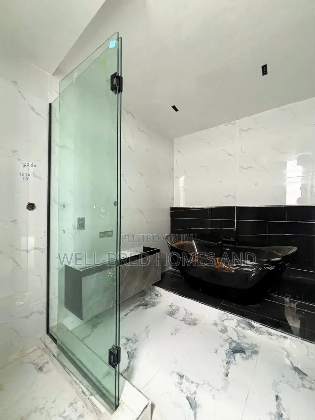 5bdrm Duplex in Lekki Phase 1 for sale in Lekki Phase 1