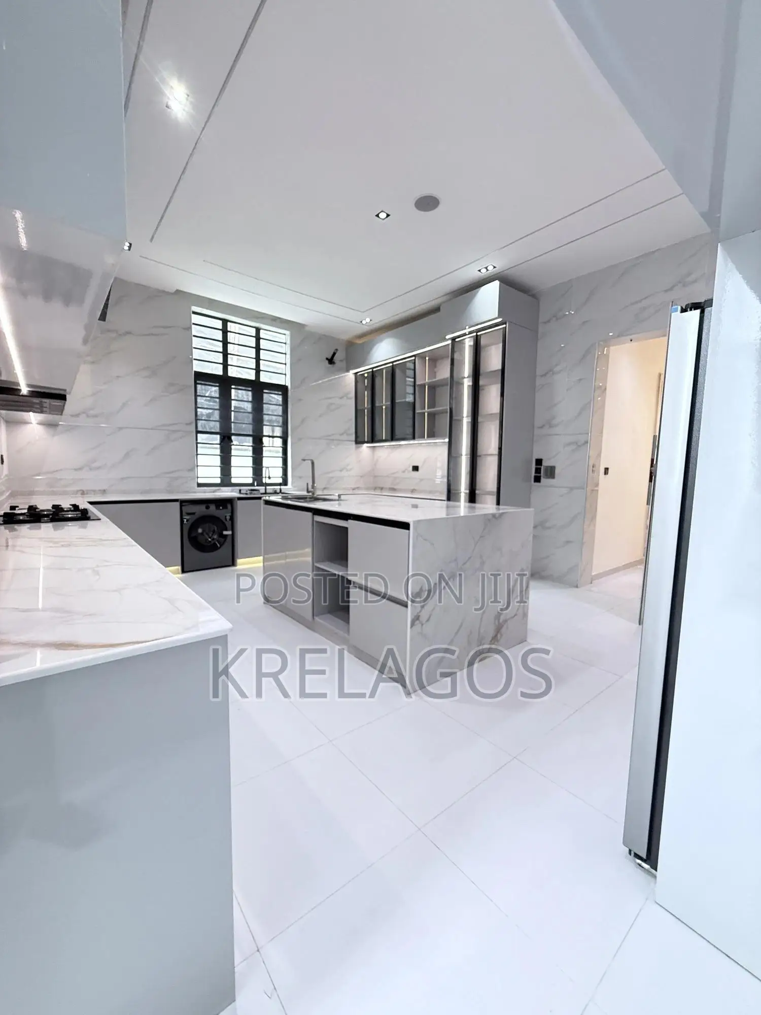6bdrm Duplex in Chevron for sale in Chevron