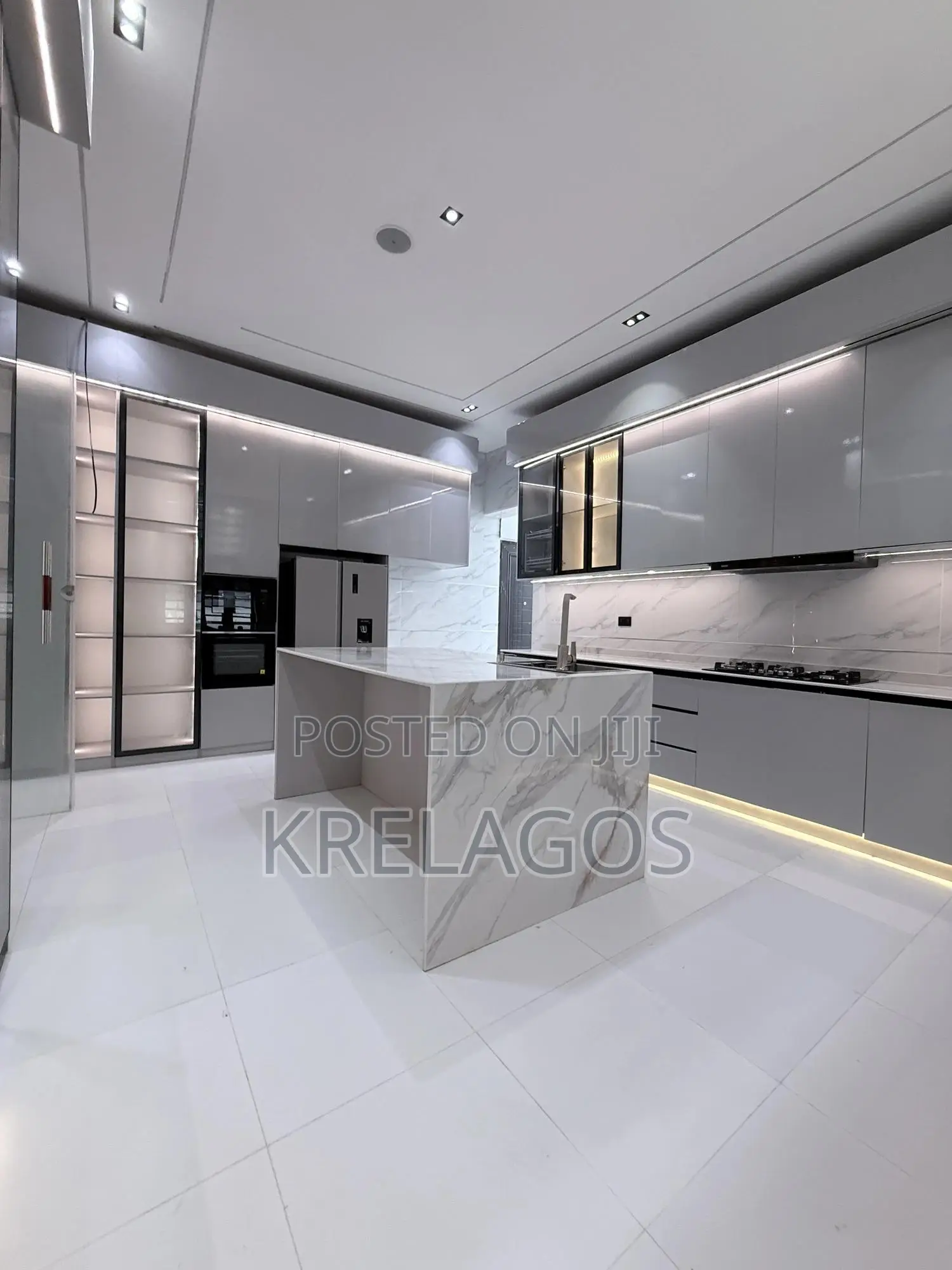 6bdrm Duplex in Chevron for sale in Chevron