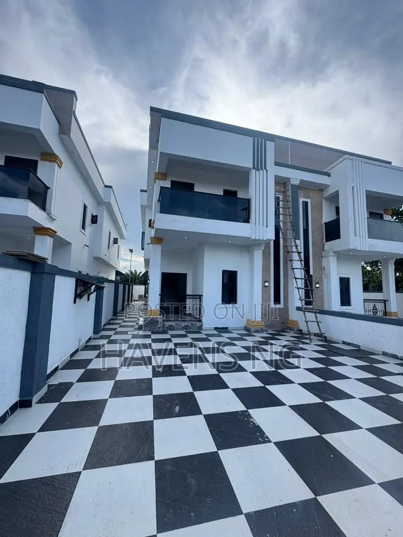 4bdrm Duplex in Eliozu for sale in Eliozu