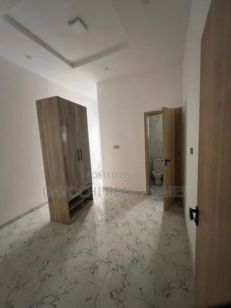 4bdrm Duplex in Ikota for rent in Ikota