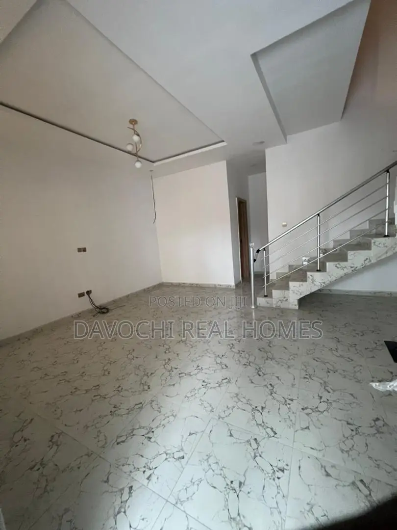 4bdrm Duplex in Ikota for rent in Ikota