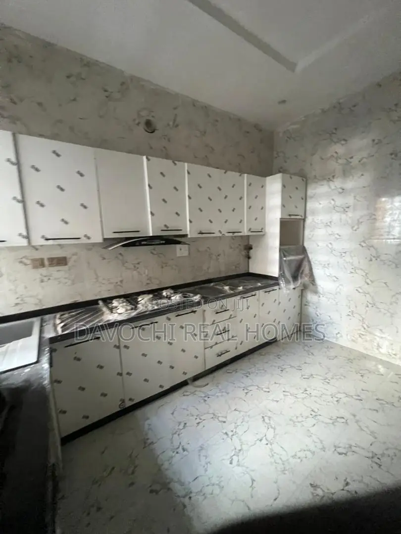 4bdrm Duplex in Ikota for rent in Ikota
