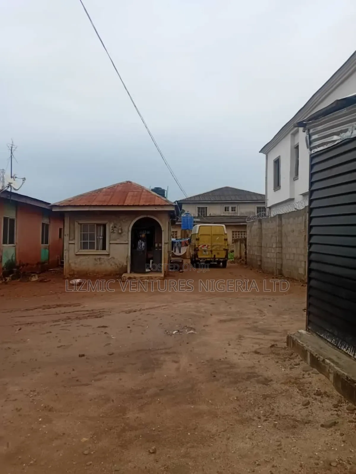 3bdrm Bungalow in Agric Rd, Igando / Ikotun/Igando for sale in Igando / Ikotun/Igando