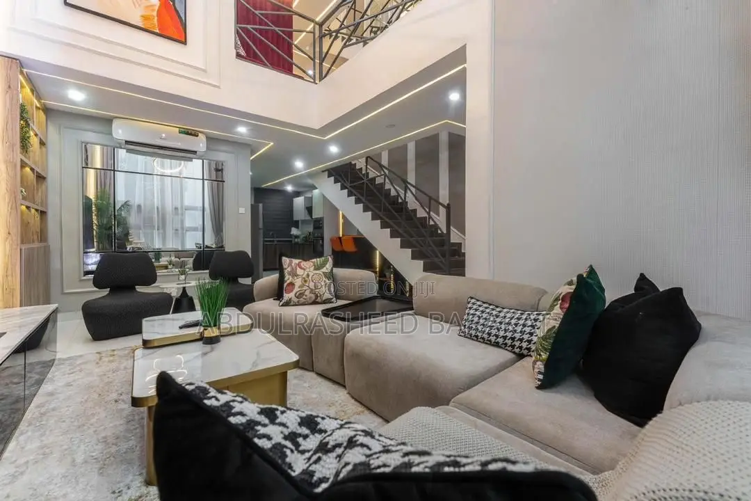 Luxurious Smart Home 2 Bedroom Maisonette With Pool Ps5 in Lekki