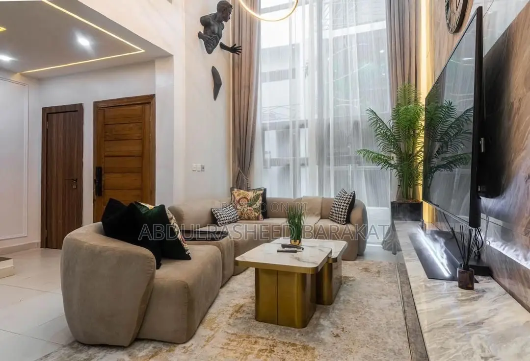 Luxurious Smart Home 2 Bedroom Maisonette With Pool Ps5 in Lekki