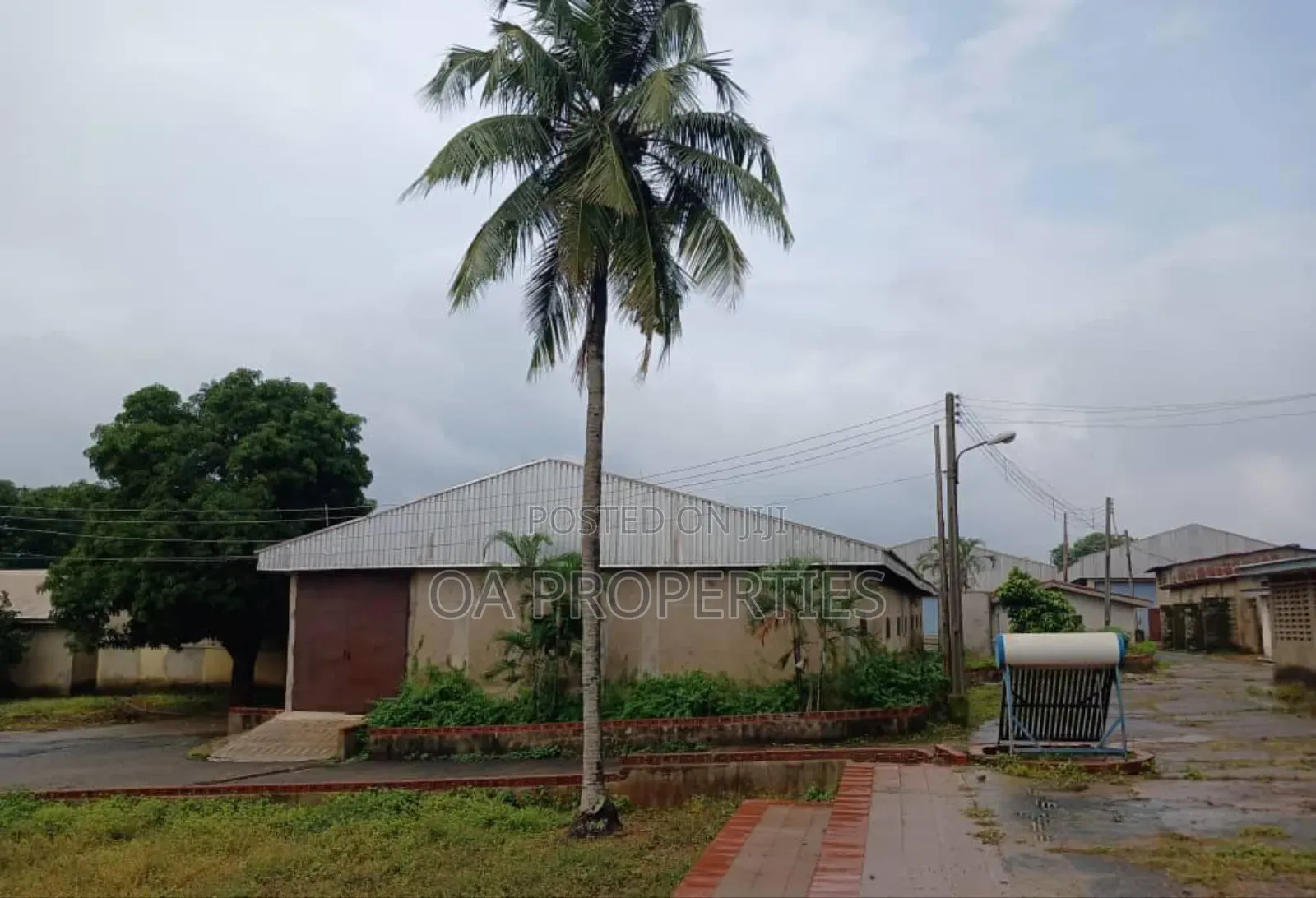 Warehouse Factory With Features at Int Airport Axis, Alakia, Ibadan. in Ibadan