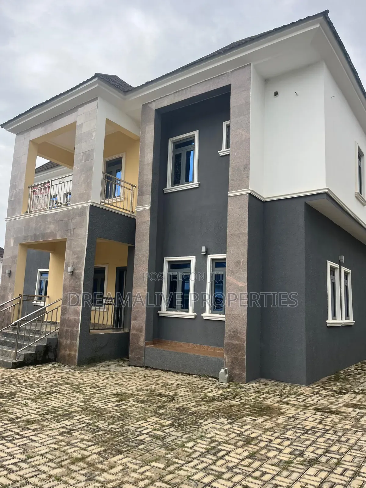 5bdrm Duplex in Estate, Gwarinpa for sale in Gwarinpa