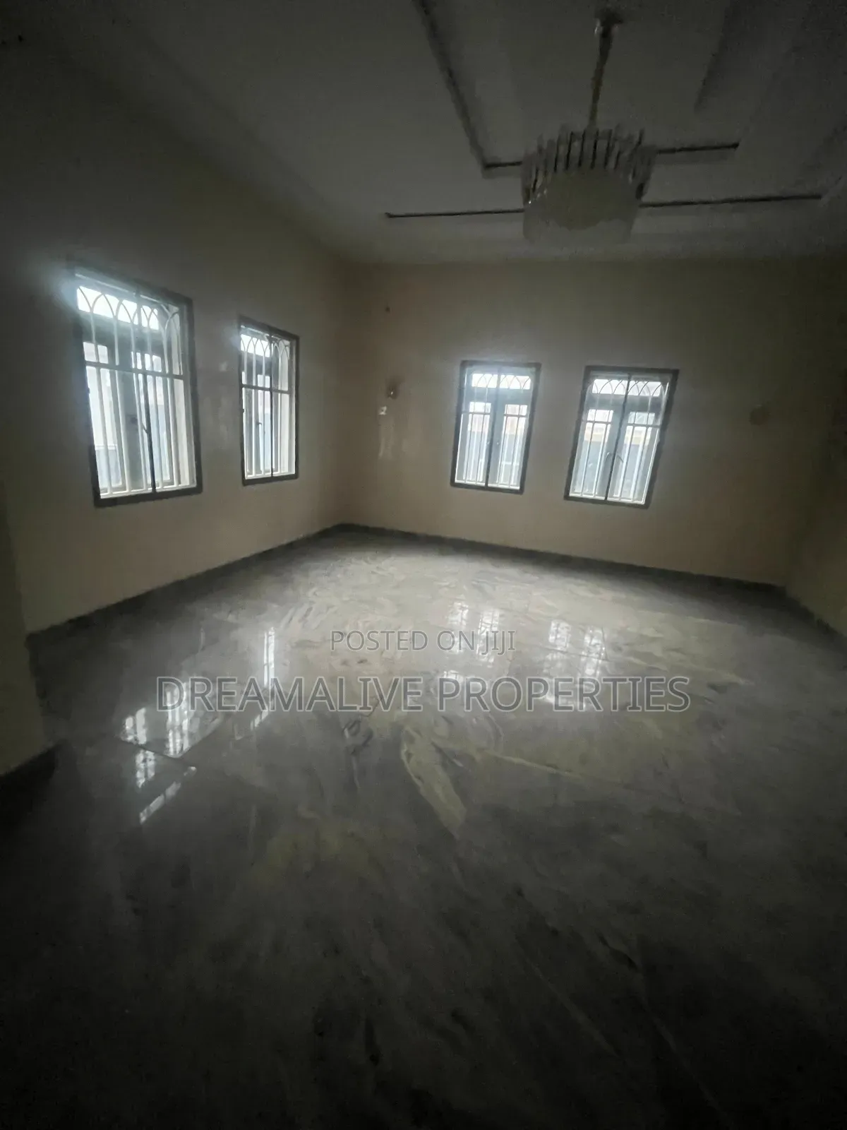 5bdrm Duplex in Estate, Gwarinpa for sale in Gwarinpa