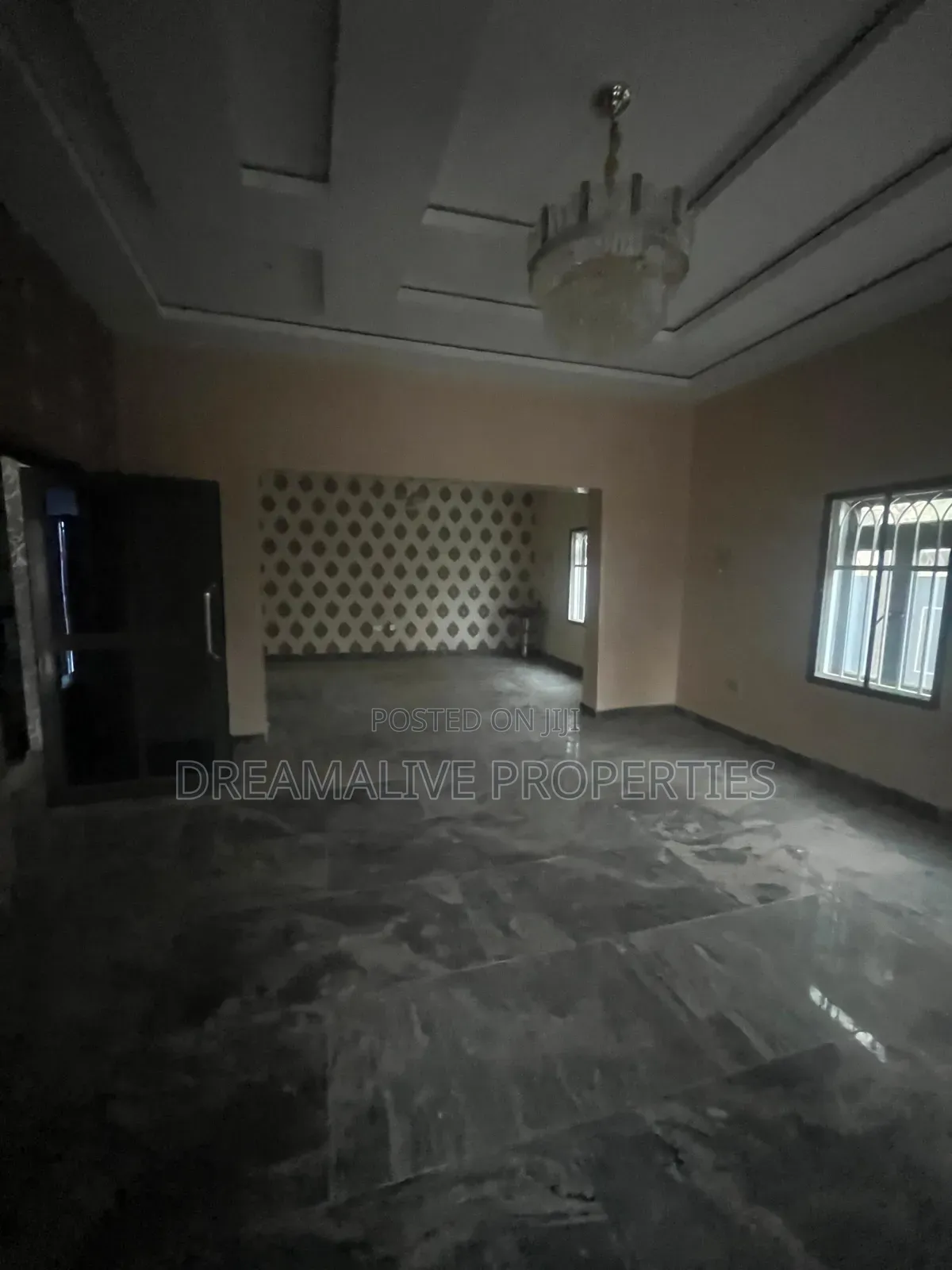 5bdrm Duplex in Estate, Gwarinpa for sale in Gwarinpa