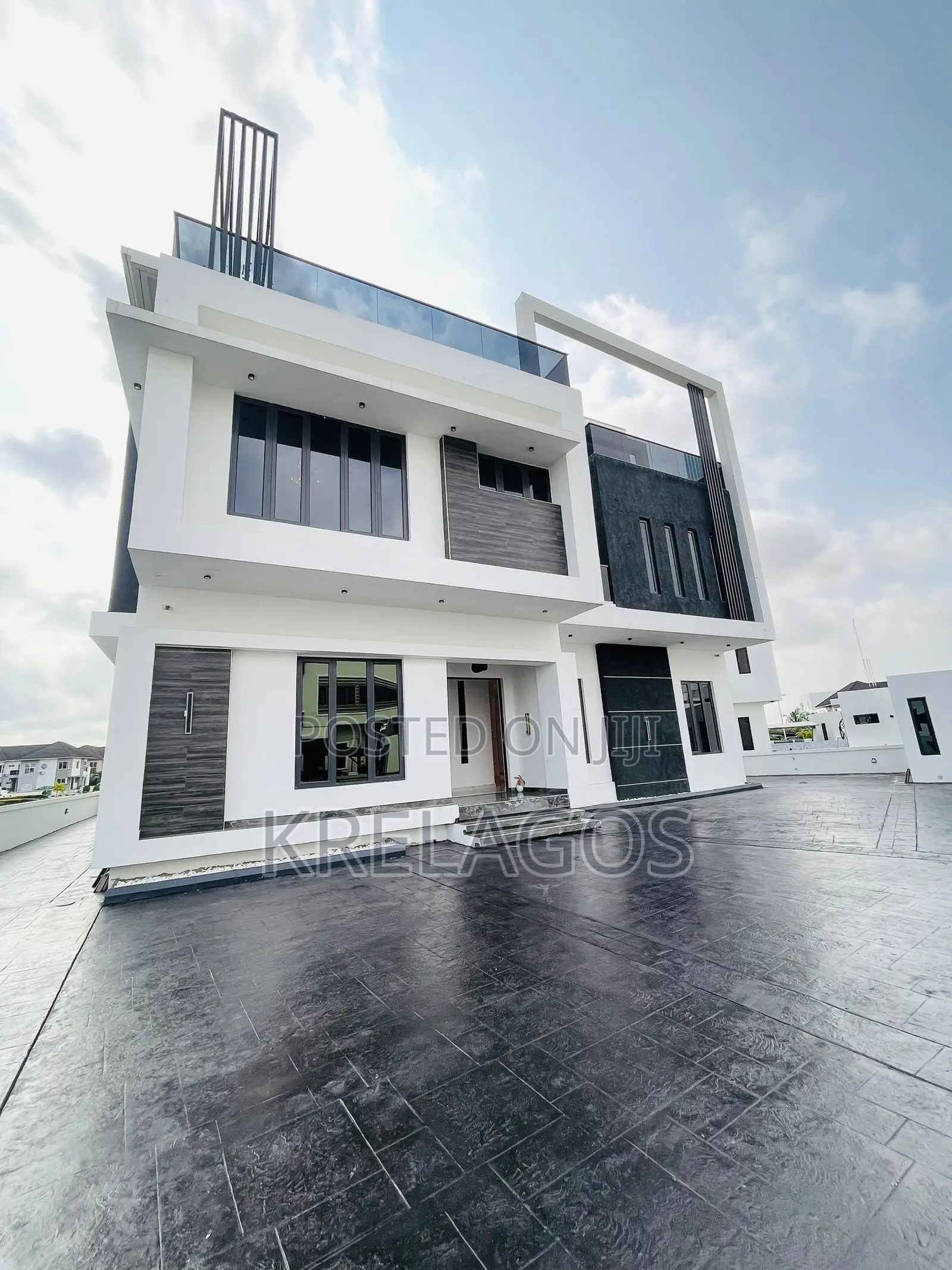 6bdrm Duplex in Osapa london for sale in Osapa london