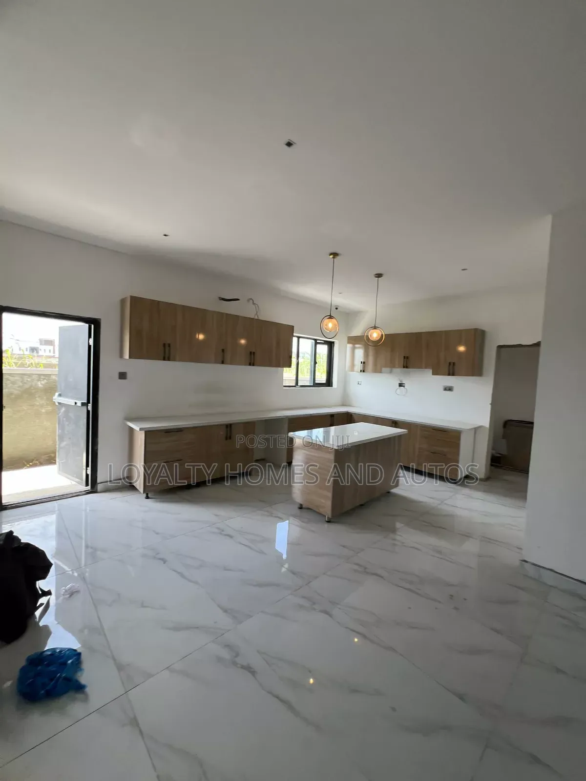 Furnished 6bdrm Mansion in Pinnock Estate Beach, Lekki for sale in Lekki