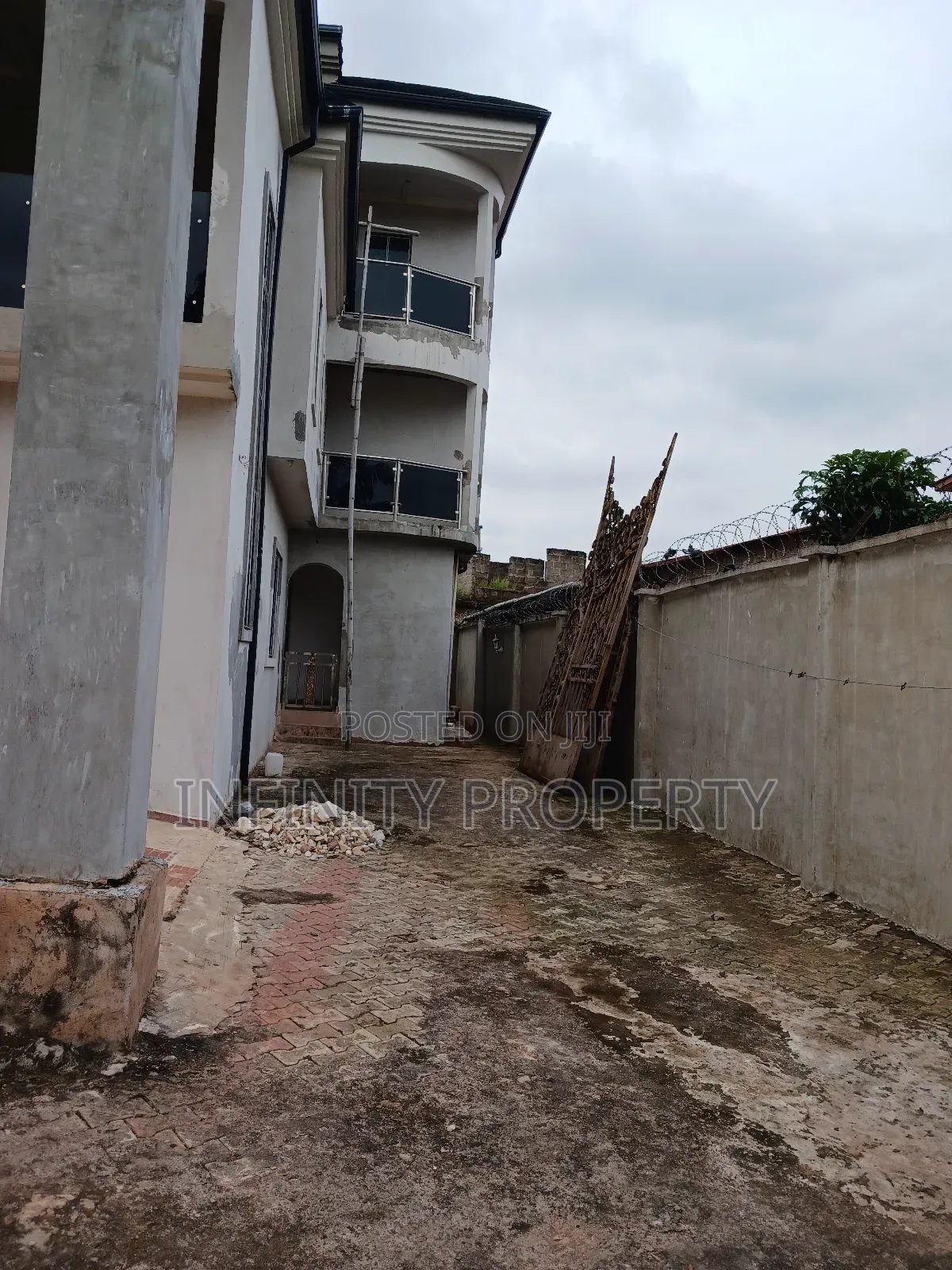 5bdrm Duplex in Etete, Benin City for sale in Benin City