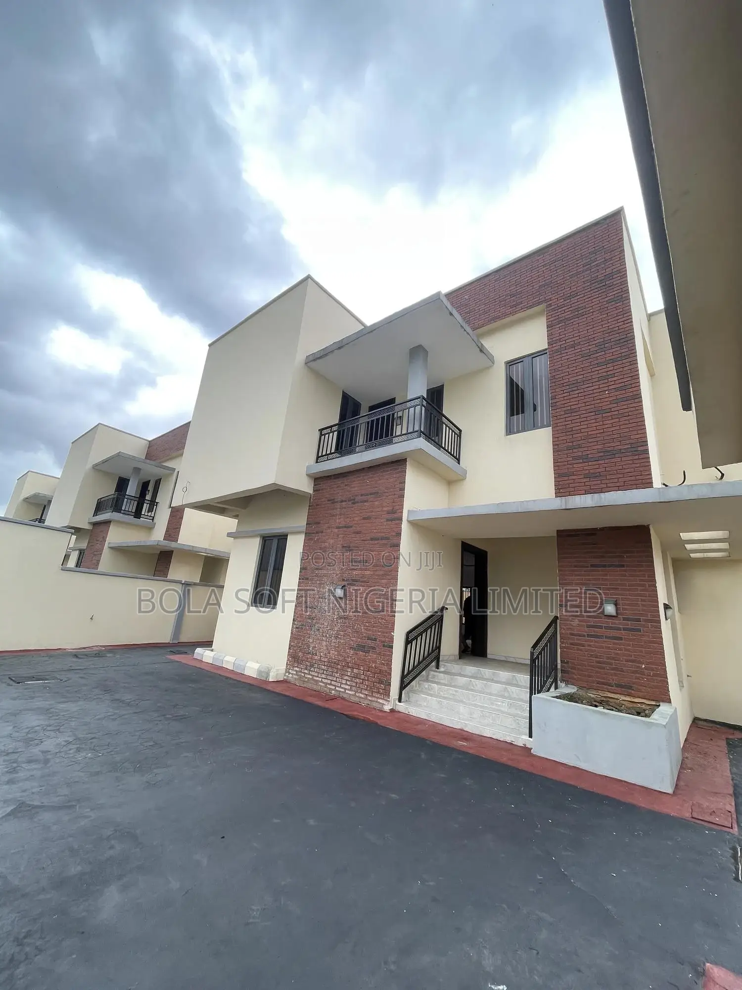 3bdrm Duplex in Moore Plantation Gra for sale in Oluyole