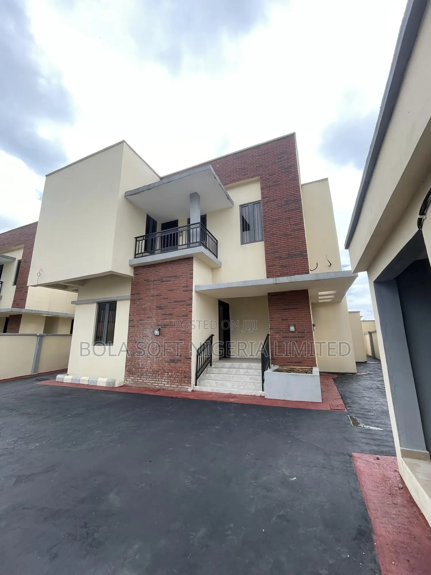 3bdrm Duplex in Moore Plantation Gra for sale in Oluyole
