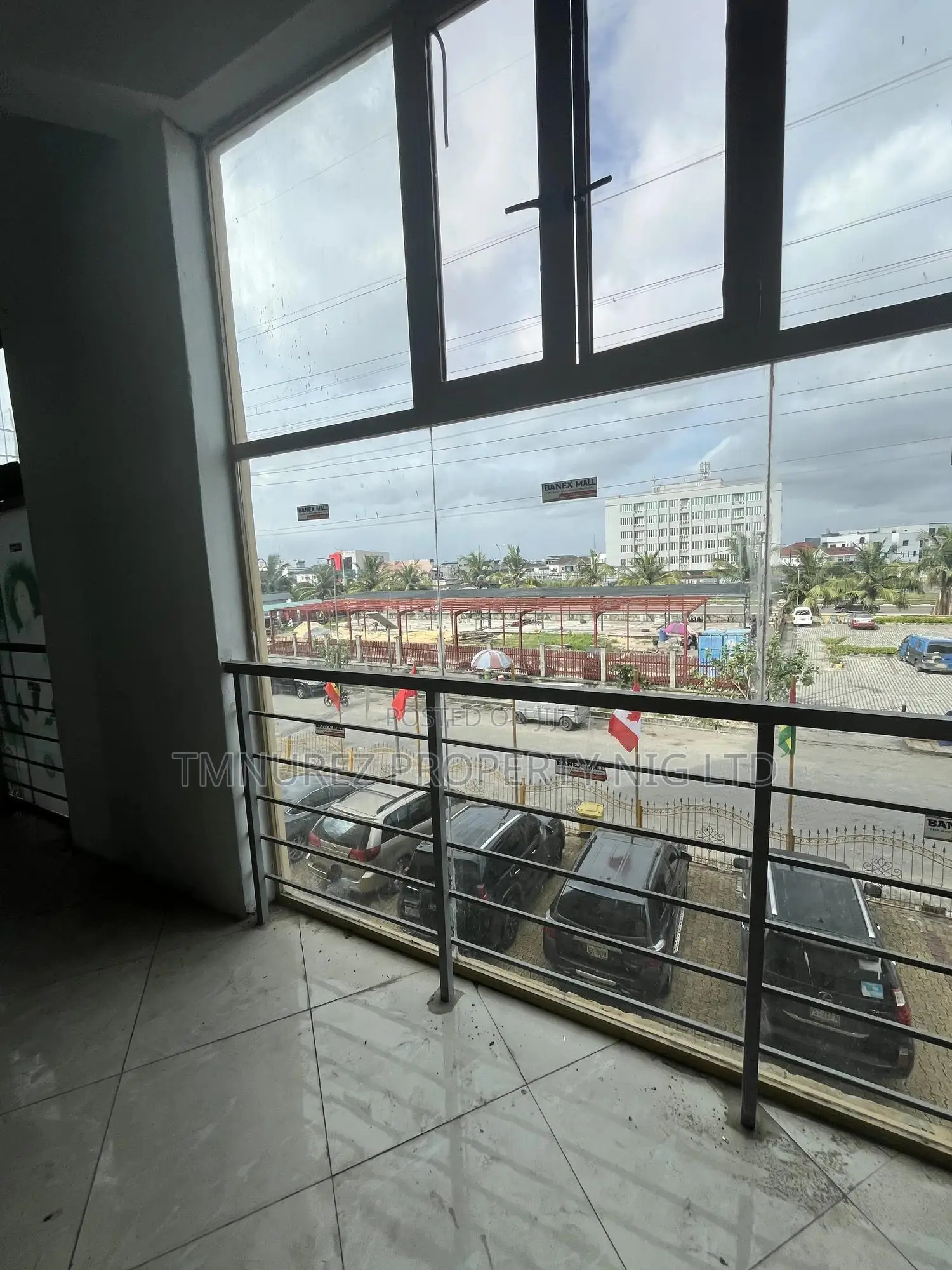 Showroom Shop to Let in Lekki Phase 1