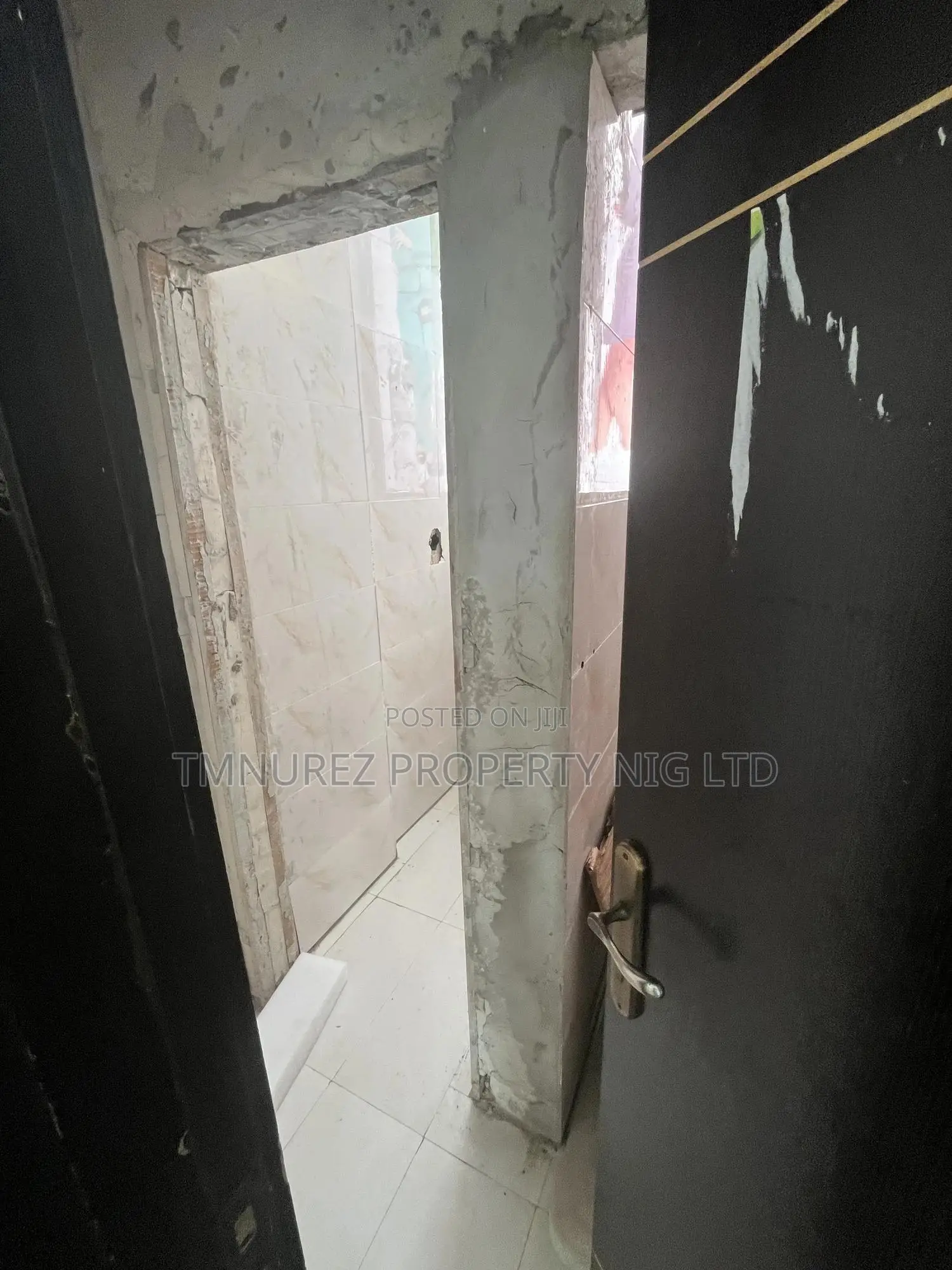 Showroom Shop to Let in Lekki Phase 1