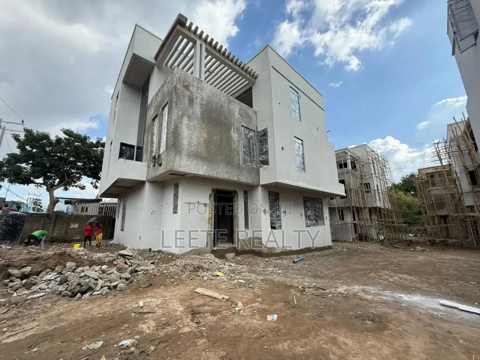 5bdrm Duplex in Life Camp for sale in Life Camp
