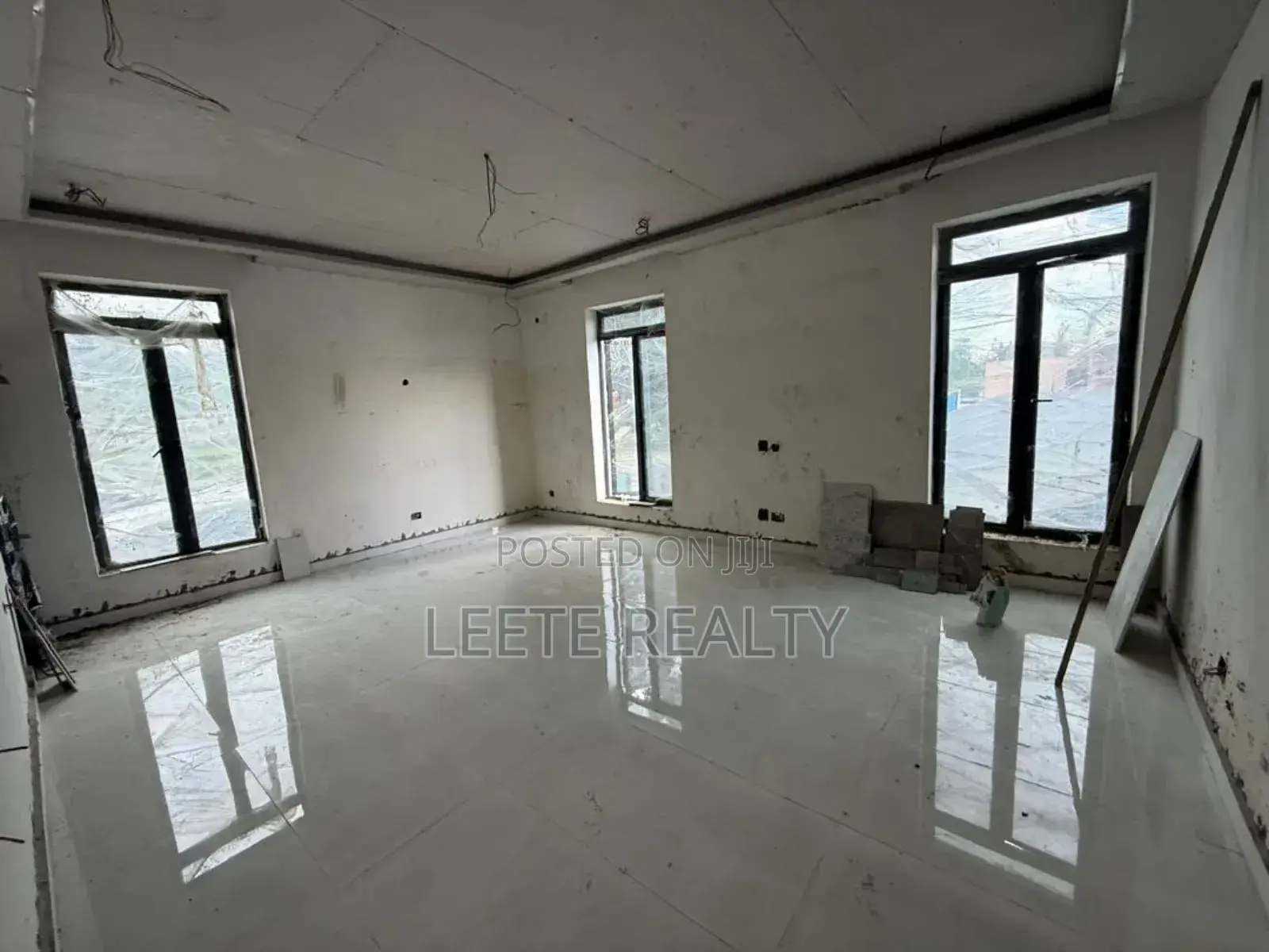 5bdrm Duplex in Life Camp for sale in Life Camp