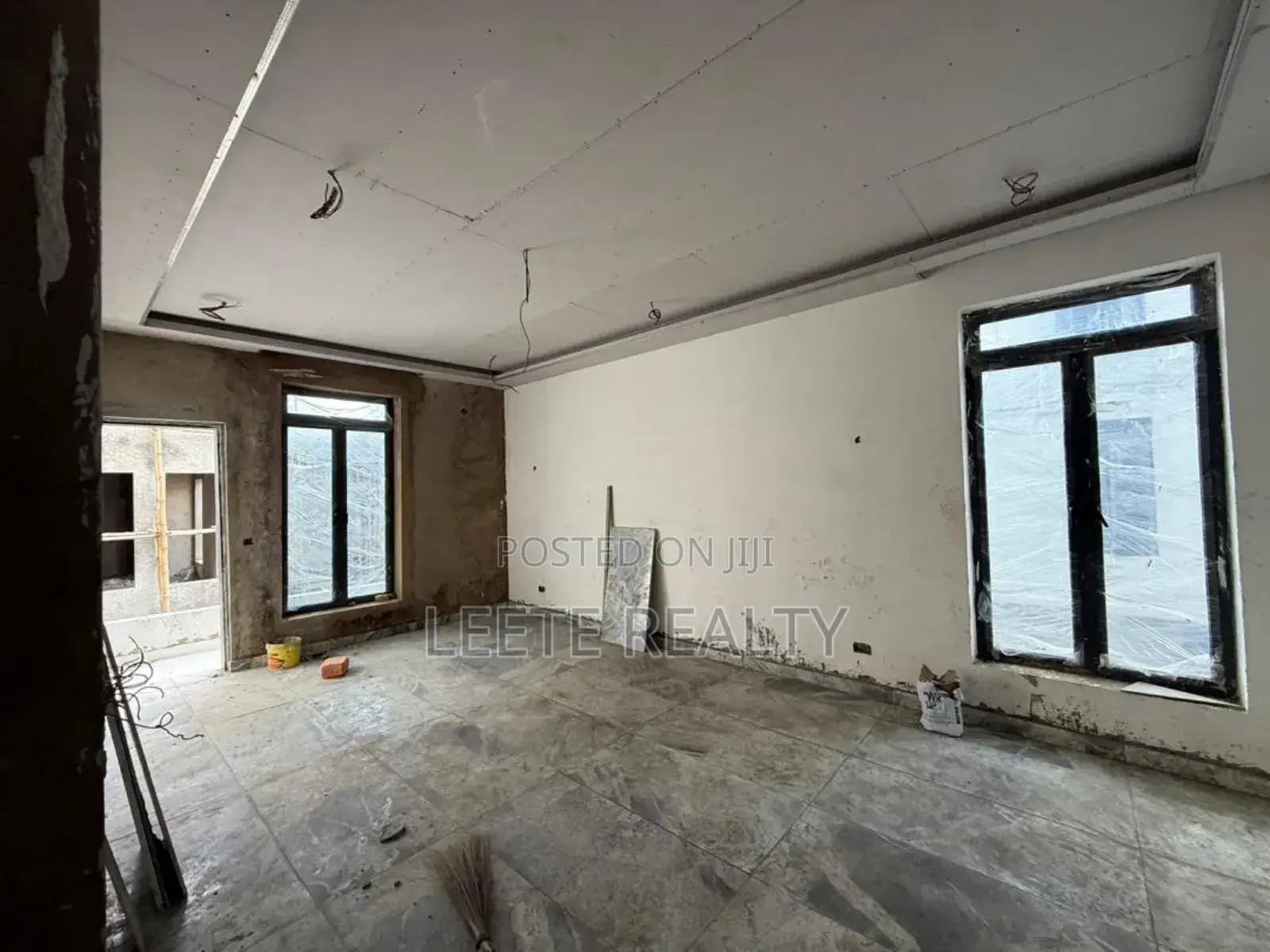 5bdrm Duplex in Life Camp for sale in Life Camp