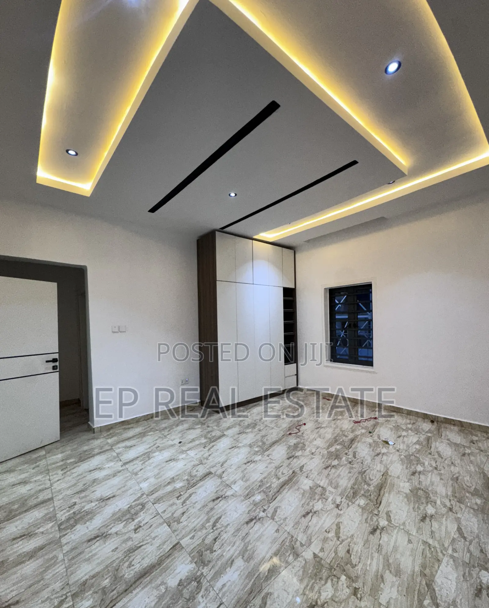 5bdrm Duplex in Sunnyvale Estate, Dakwo District for sale in Dakwo District