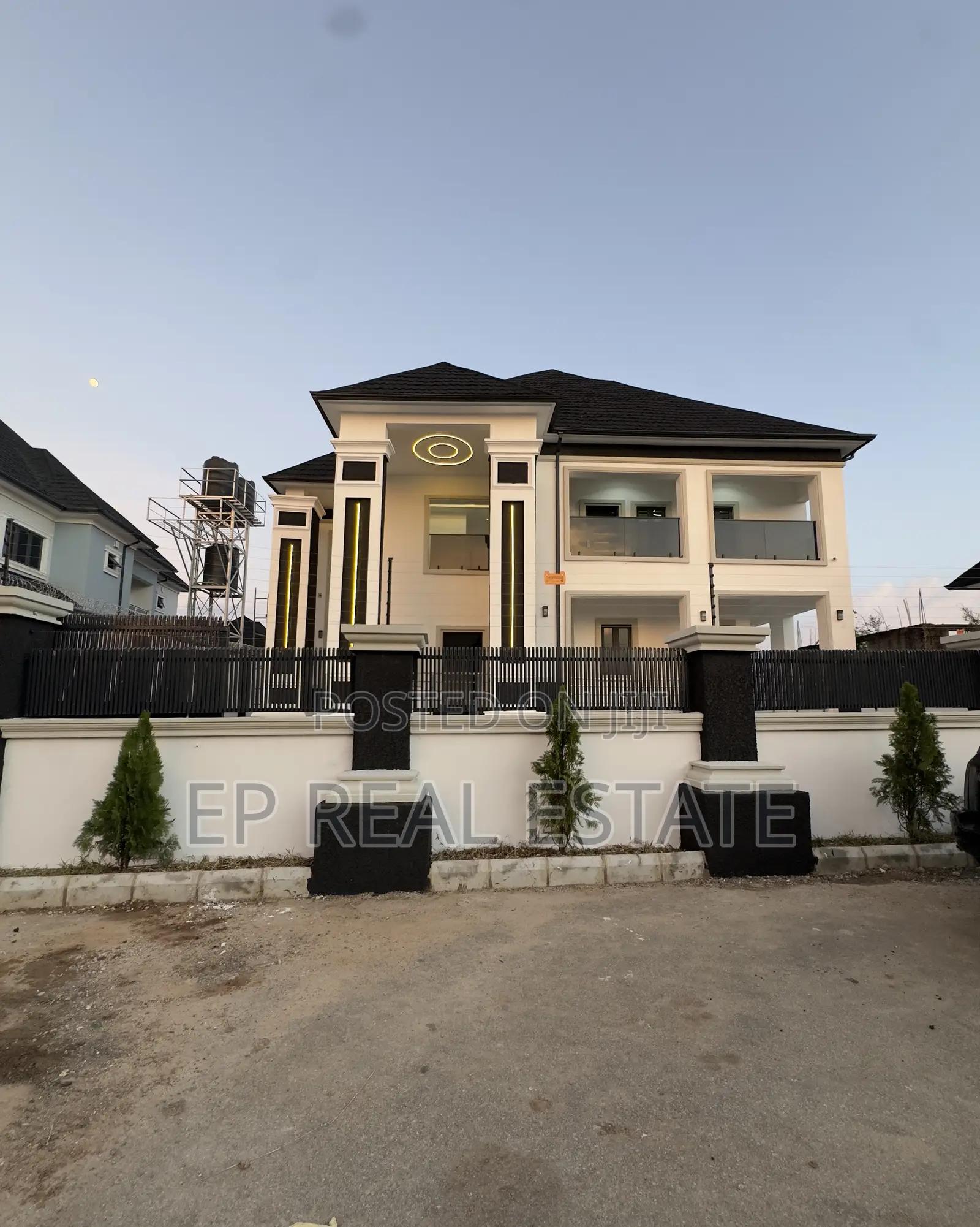 5bdrm Duplex in Sunnyvale Estate, Dakwo District for sale in Dakwo District