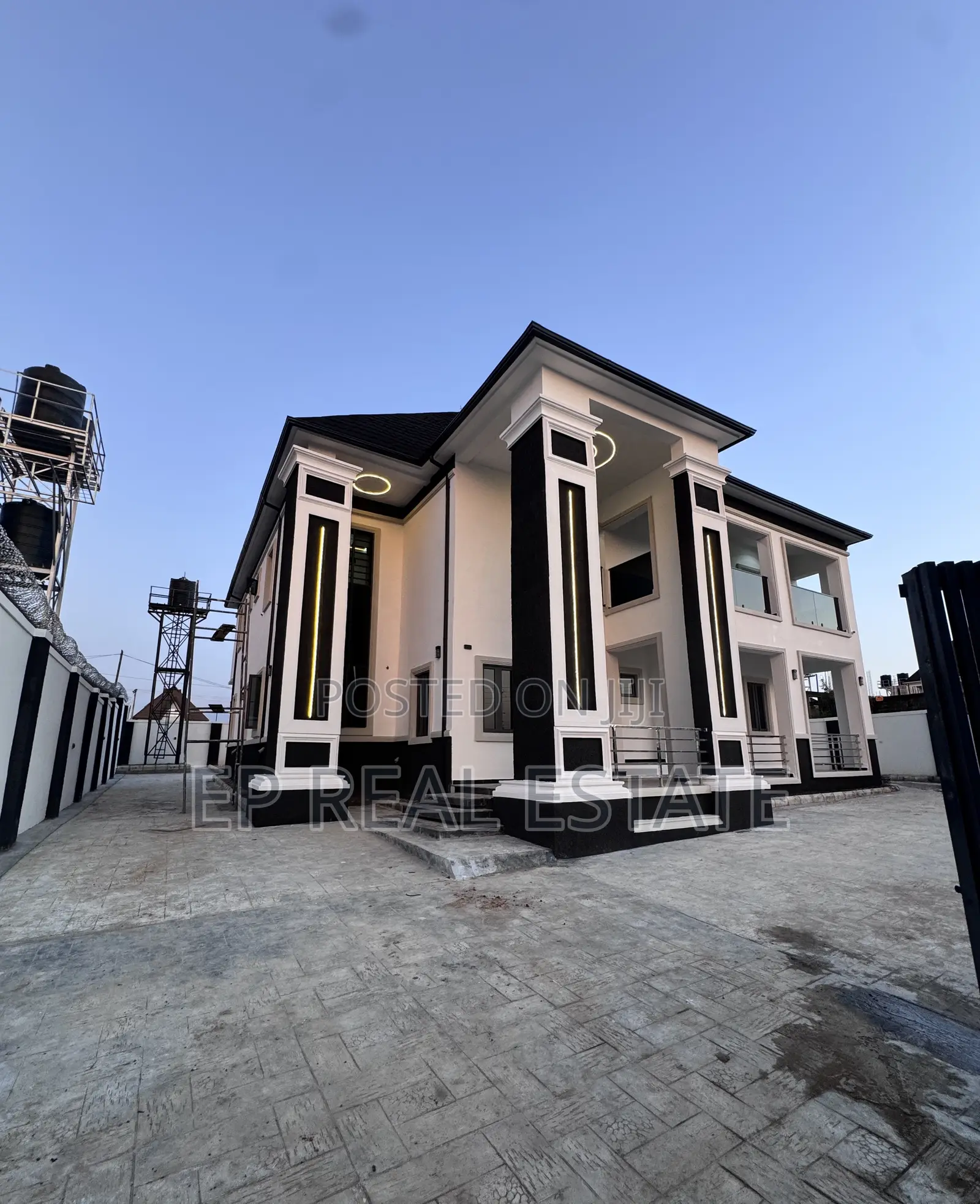5bdrm Duplex in Sunnyvale Estate, Dakwo District for sale in Dakwo District