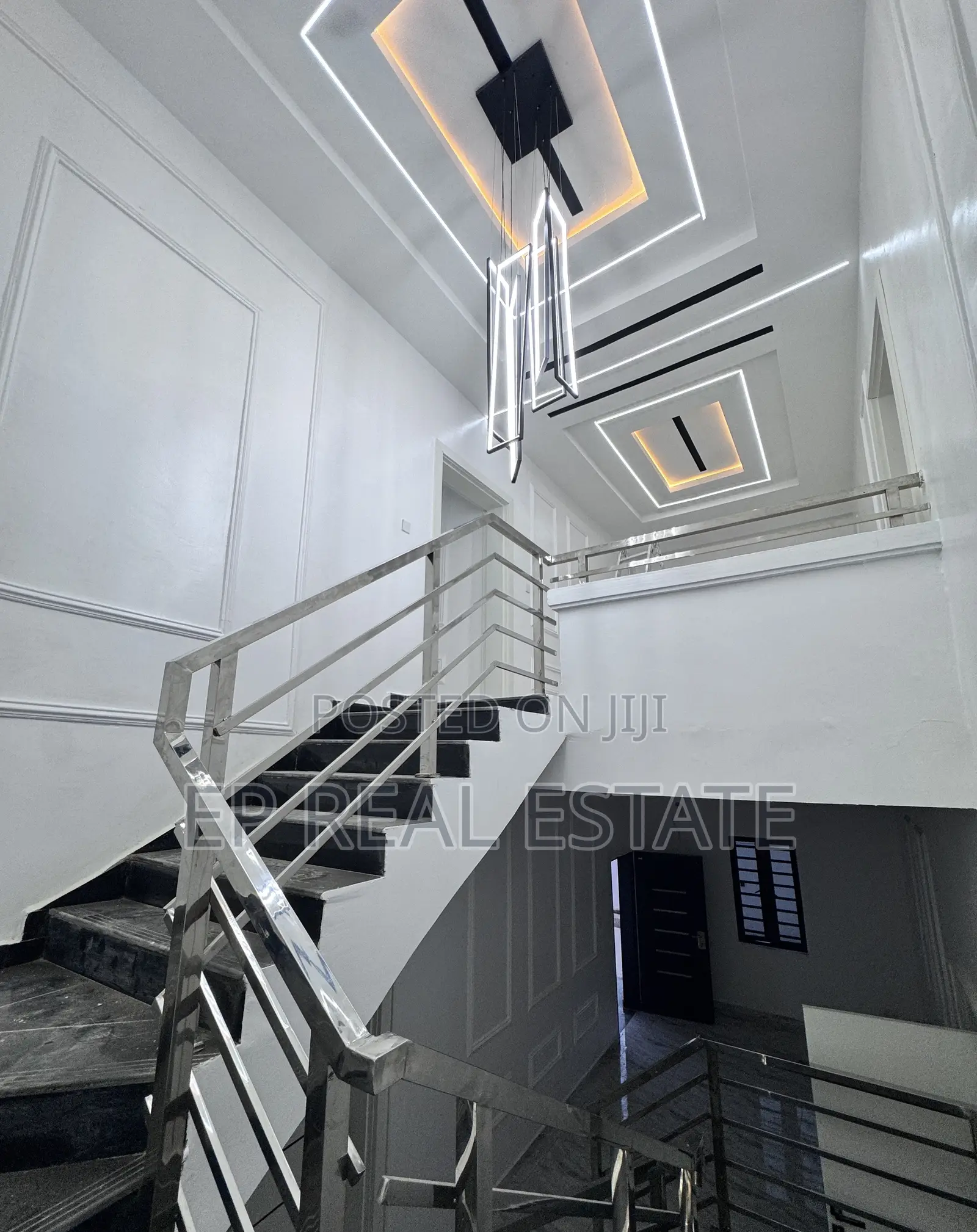 5bdrm Duplex in Sunnyvale Estate, Dakwo District for sale in Dakwo District