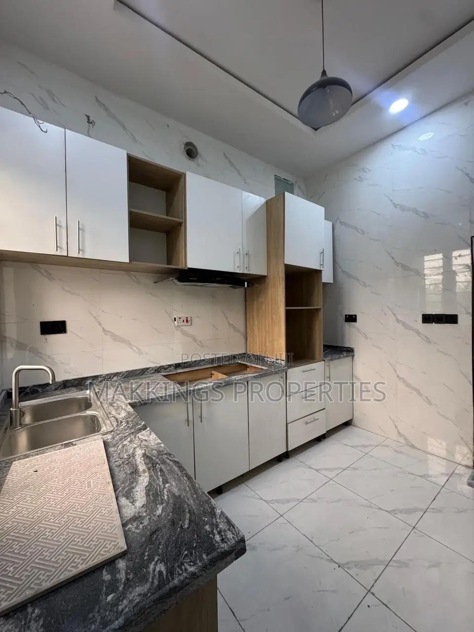 3bdrm Duplex in Ikota for rent in Ikota