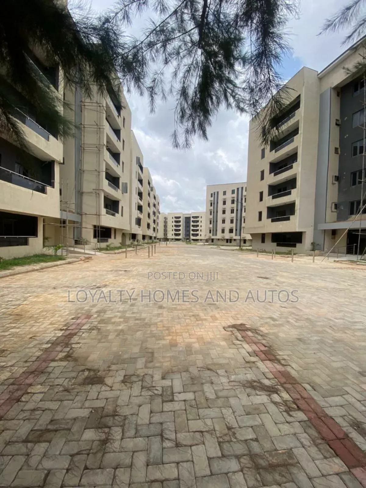 Furnished 3bdrm Block of Flats in Off.Ogunlanu Drive. for sale in Surulere