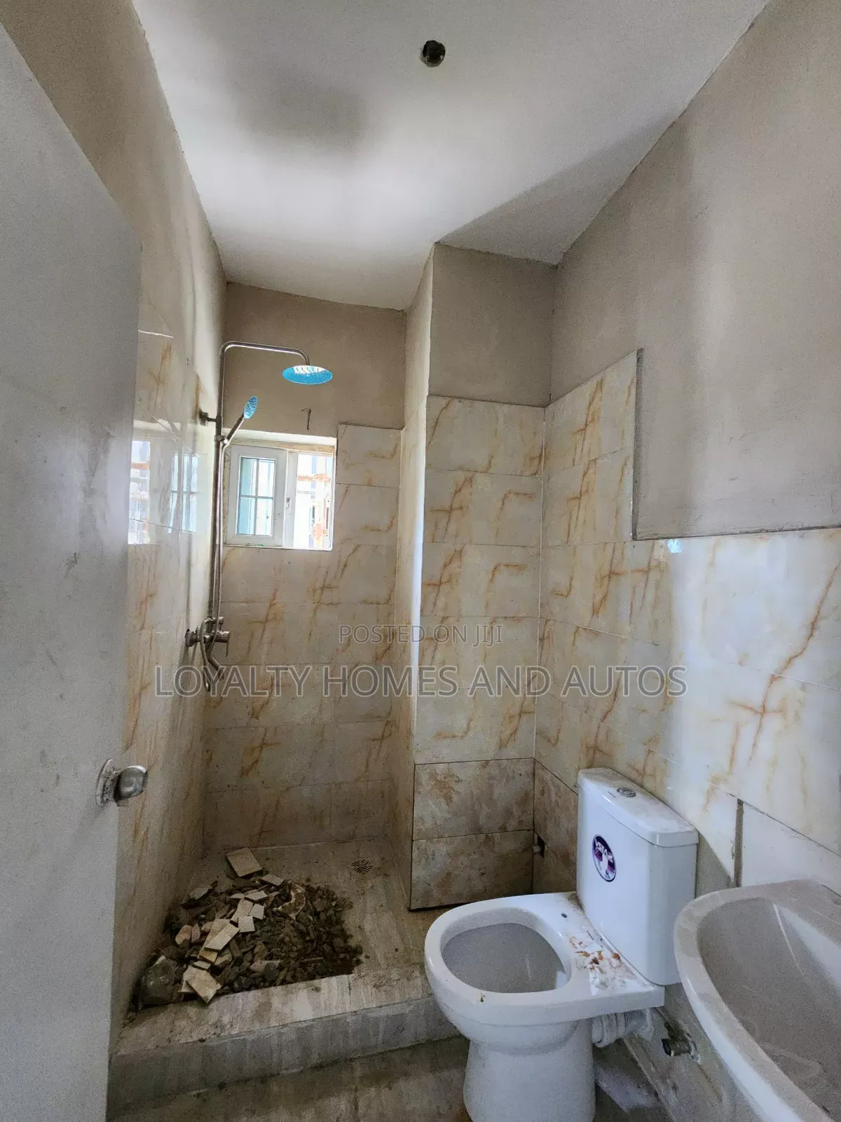 Furnished 3bdrm Block of Flats in Off.Ogunlanu Drive. for sale in Surulere