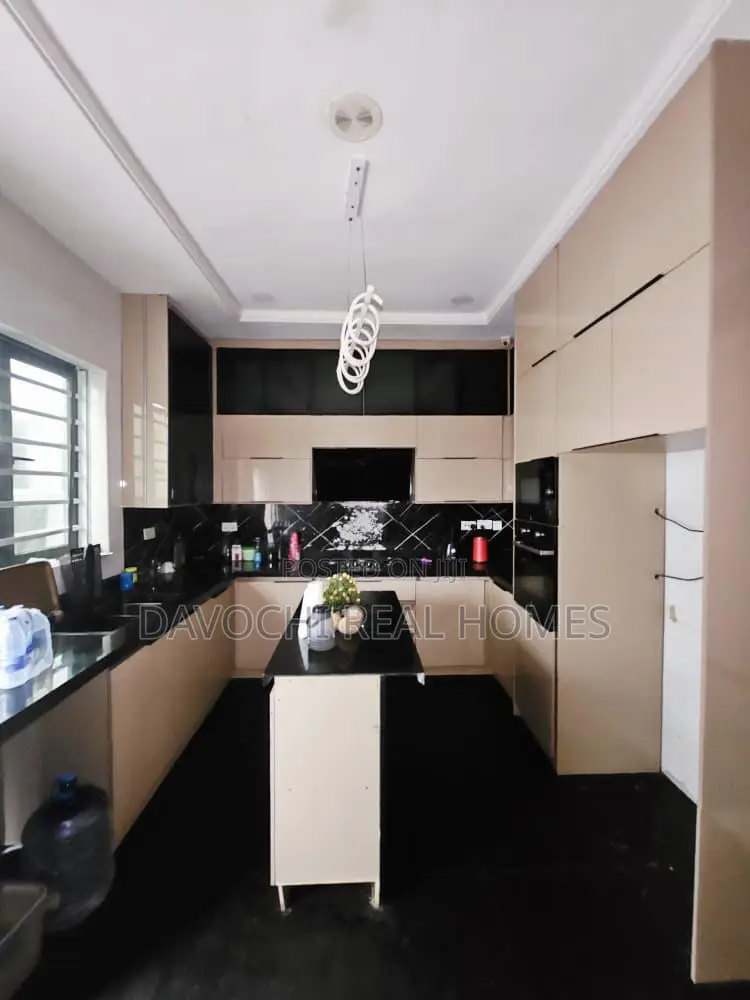 4bdrm Duplex in Orchid Road, Lekki Phase 2 for rent in Lekki Phase 2