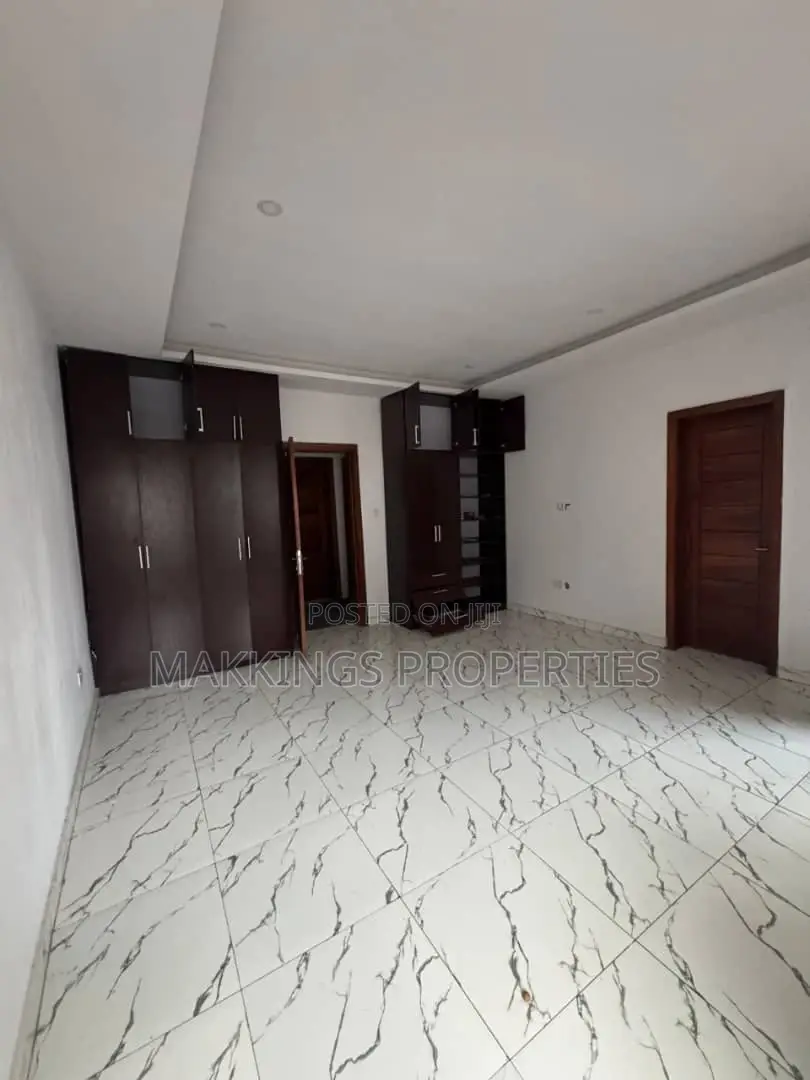 4bdrm Duplex in Chevron for rent in Chevron