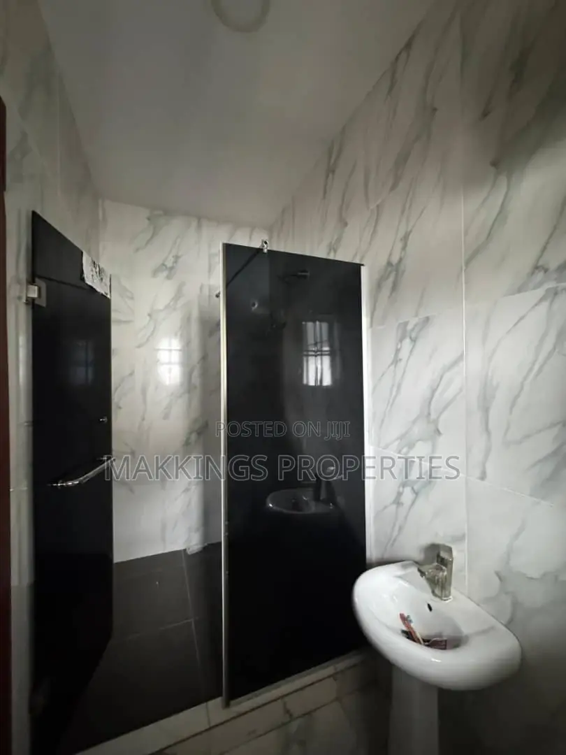 4bdrm Duplex in Chevron for rent in Chevron