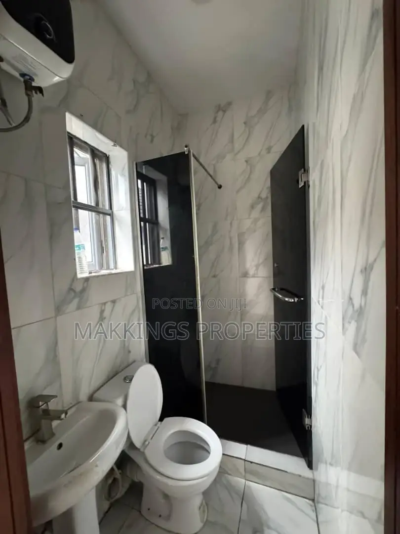 4bdrm Duplex in Chevron for rent in Chevron