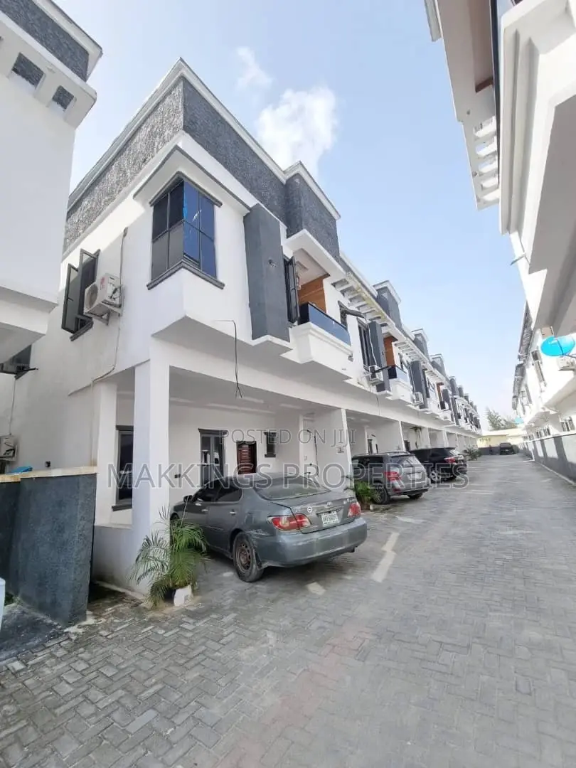 4bdrm Duplex in Ikota for sale in Ikota
