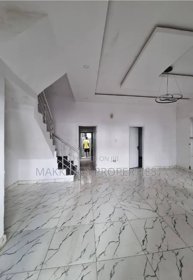 4bdrm Duplex in Ikota for sale in Ikota