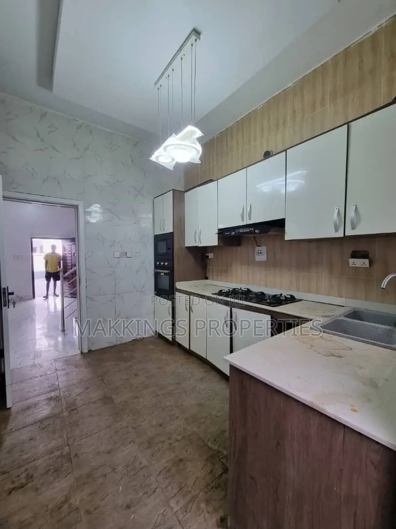 4bdrm Duplex in Ikota for sale in Ikota