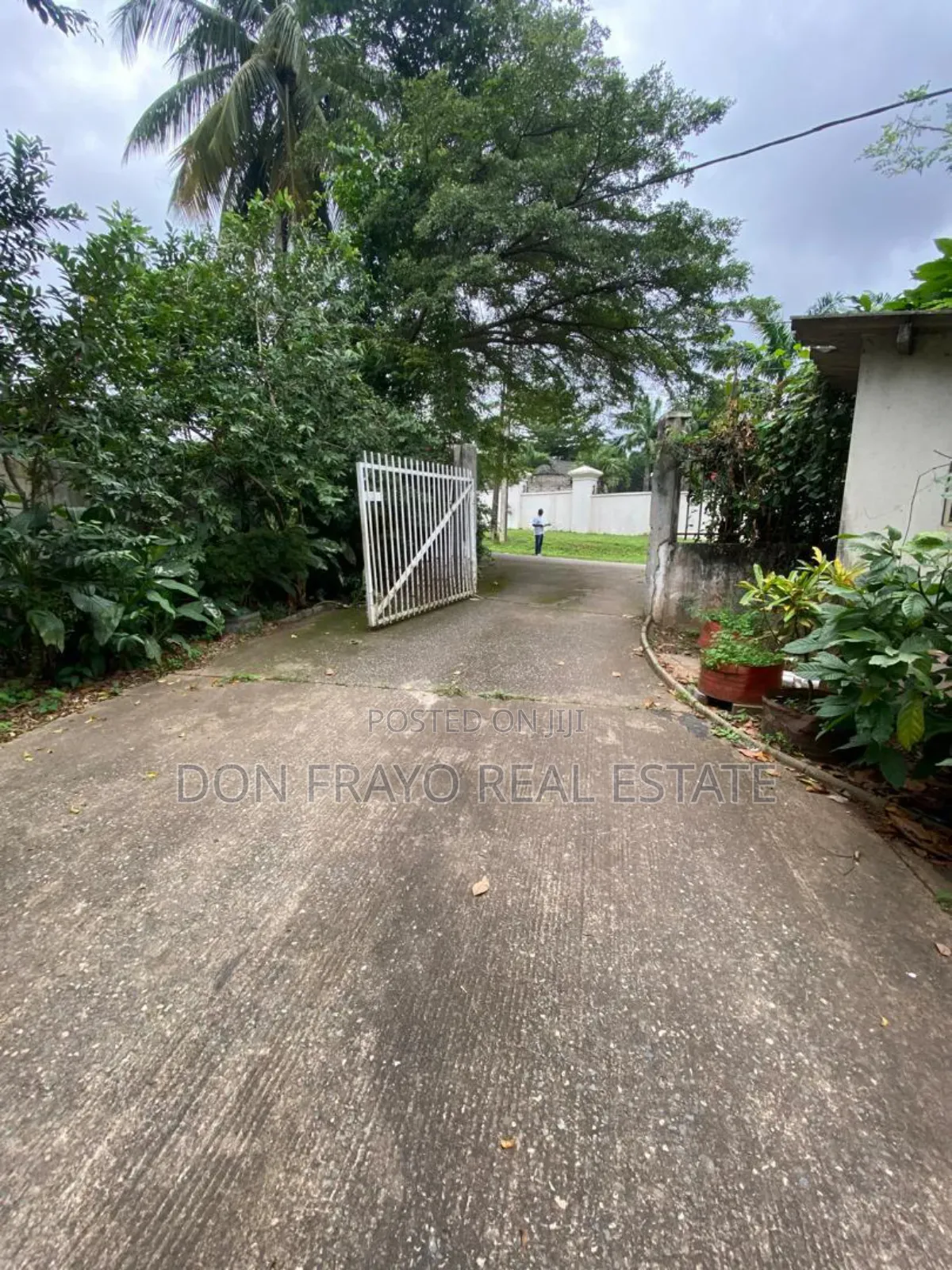 1580 Sqm Land + Structure In Kobiowu Crescent Iyaganku Gra Ibadan in Iyanganku