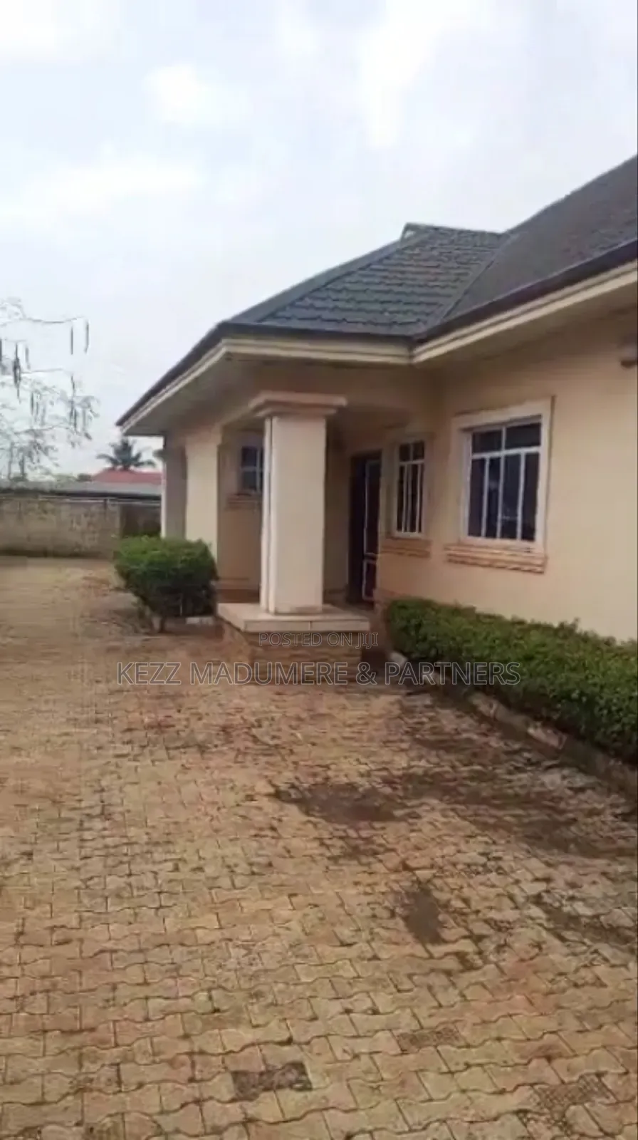 3bdrm Bungalow in Bricks Estate, Phase for sale in Enugu