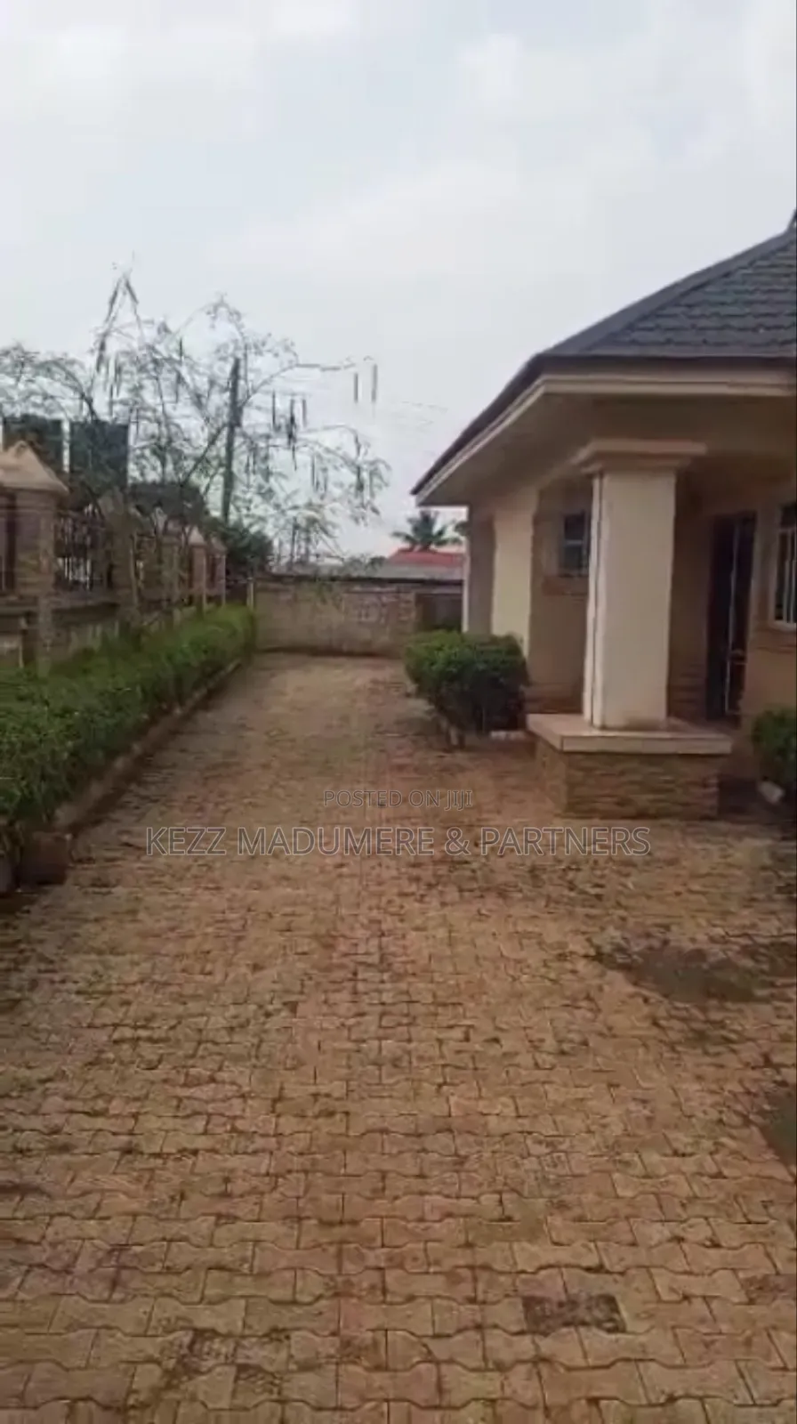 3bdrm Bungalow in Bricks Estate, Phase for sale in Enugu