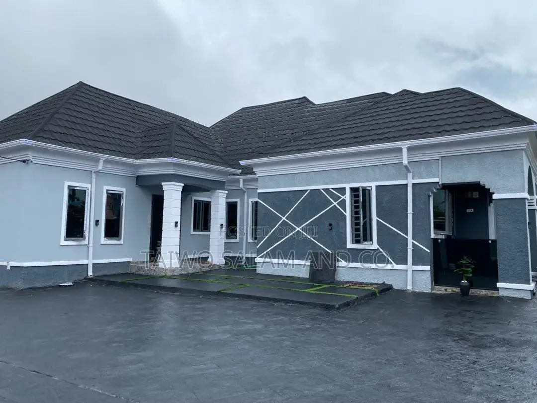 3bdrm Bungalow in Akala Express for sale in Akala Express